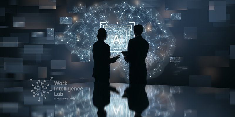 Dos profesionales observan una interfaz digital de inteligencia artificial