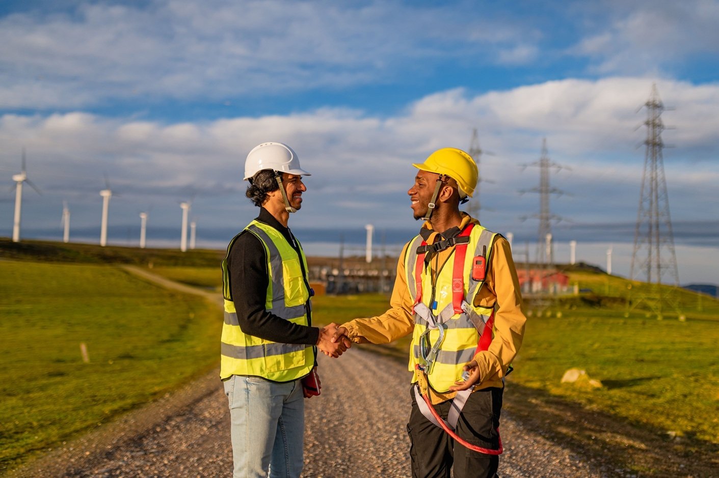 Las empresas de Energía y suministros caen casi 30 puntos porcentuales en expectativas de generación de empleo con respecto a 2024
