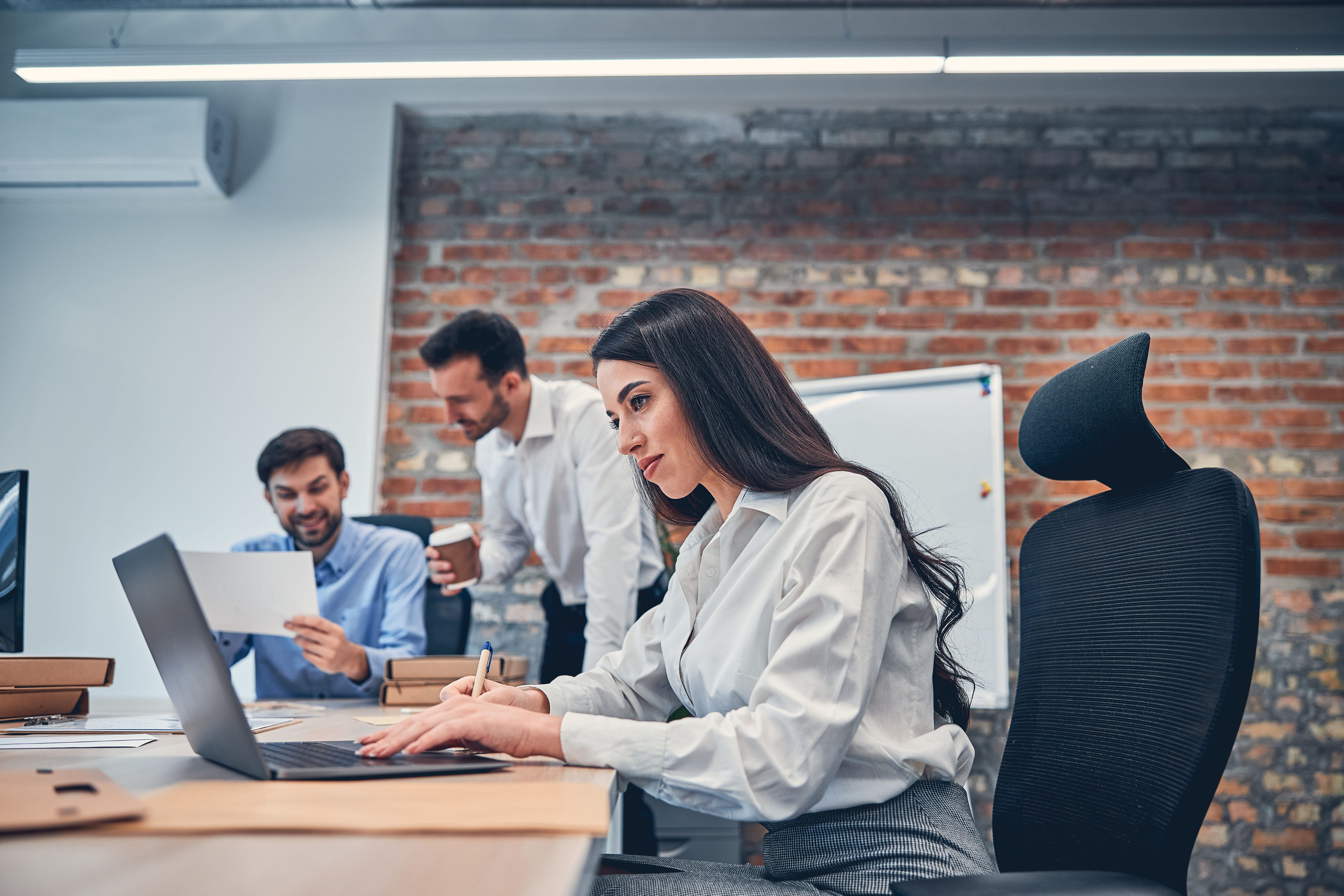La industria y el sector servicios protagonizarán el crecimiento del empleo juvenil en la próxima década
